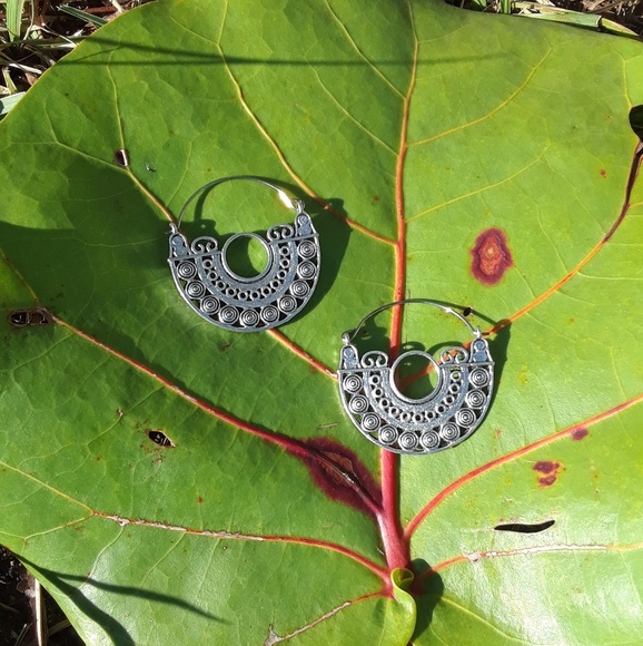 Unique design tribal style earrings - Picture 3 of 4